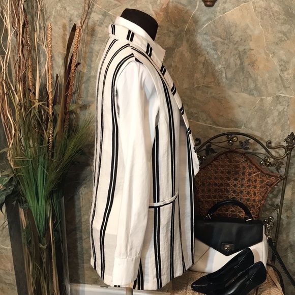 DO + BE 🌹 Black and white striped vest - Picture 6 of 11